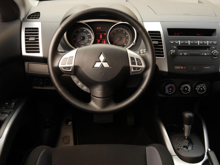  Mitsubishi Outlander 2007 года  (US) (фото 24 из 30)